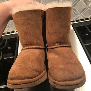 Ugg girls tan boot with bows size 30 (US 13)
